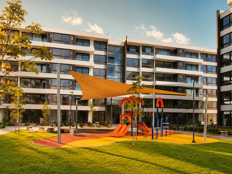 Juegos infantiles en condominio Ictinos