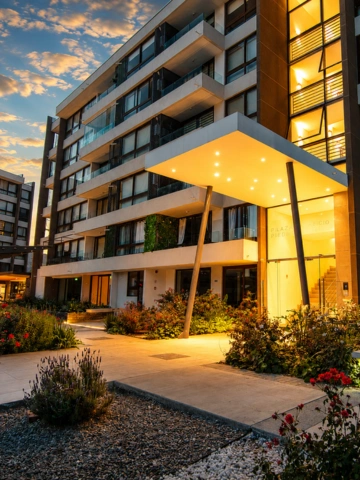 Condominio cerrado con portón de apertura rápida Plaza Piedra